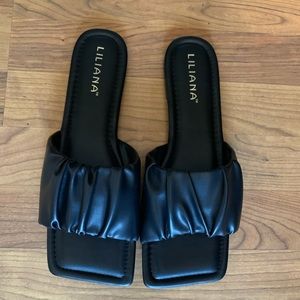 NIB Liliana Black Square Toe Slides